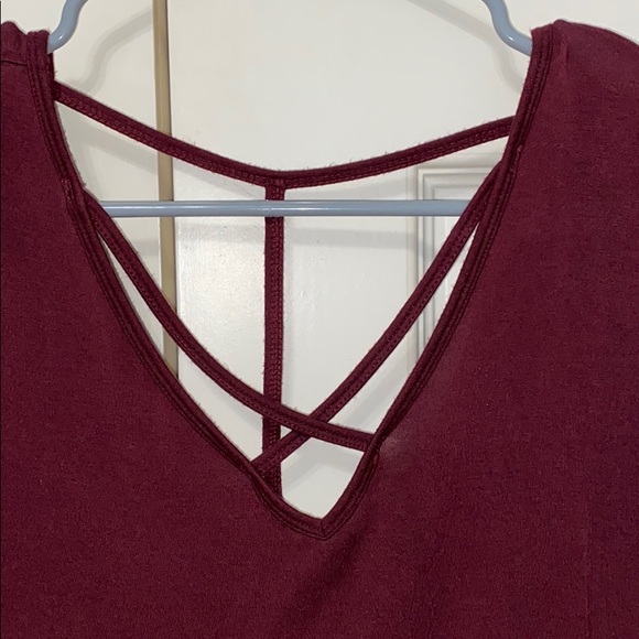 Semi open back basic tee - Picture 2 of 3